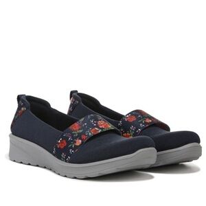 NEW Bzees Gracie Floral Navy Women's Slip comfort shoe in size 7